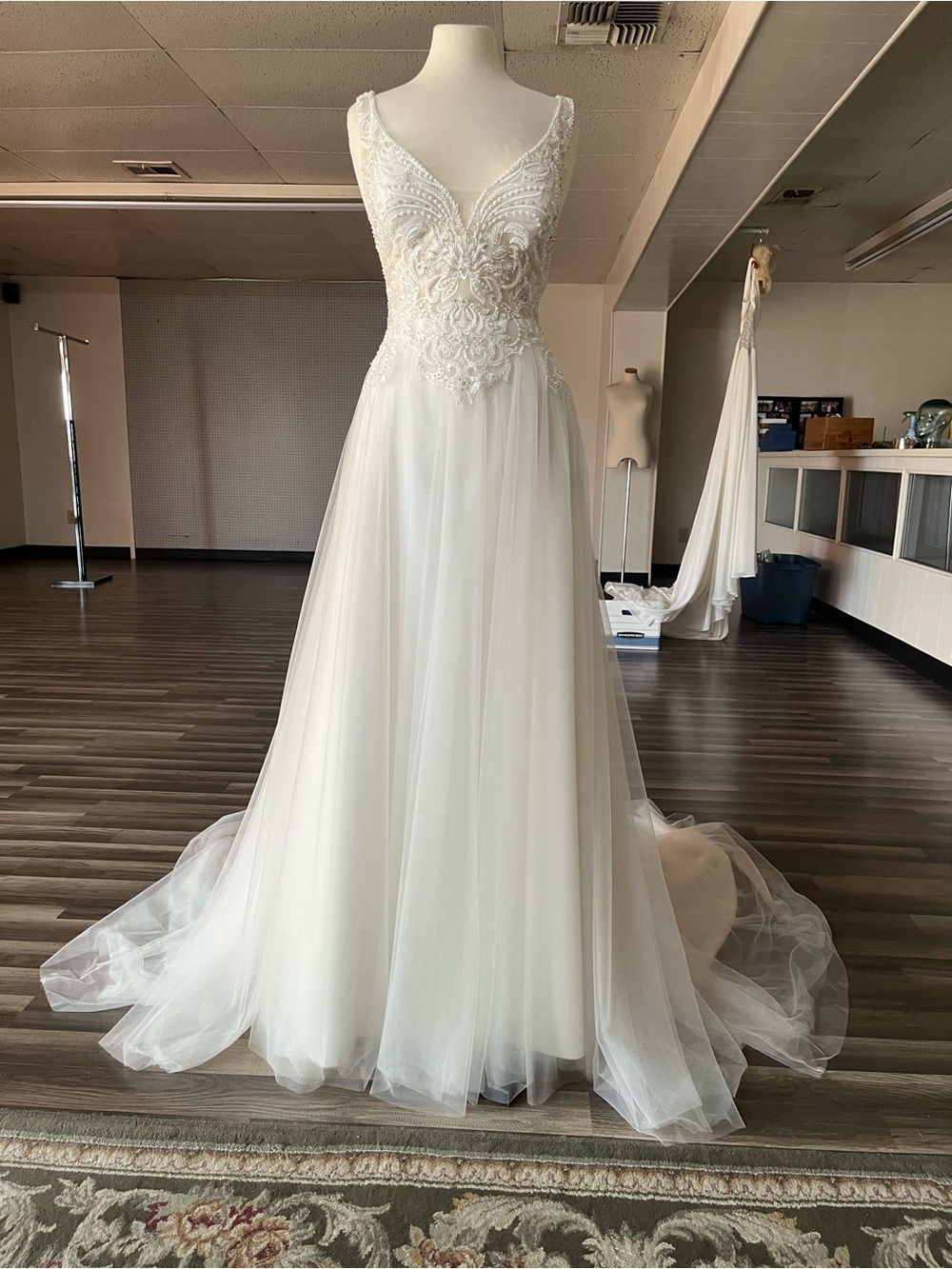 Elegant Ivory Lace A-Line Wedding Dress